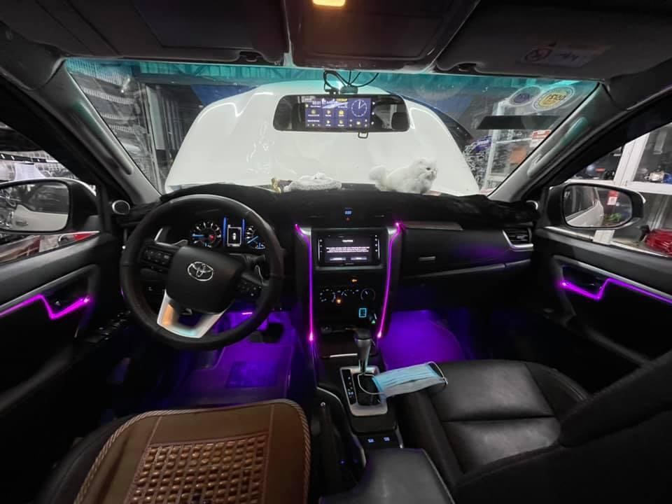 Đèn LED trang trí nội thất ô tô dạng nâng tầm đẳng cấp chiếc xe.